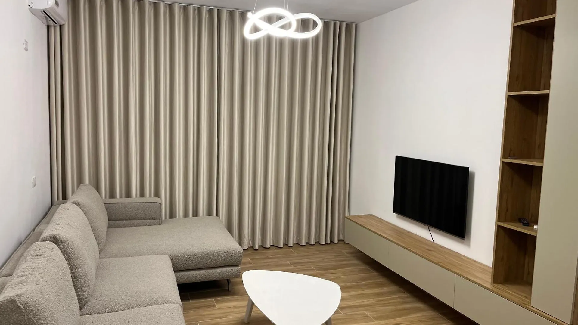 E Apartment Vlore 0*,  Albania